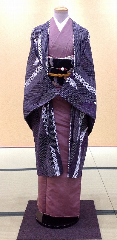 紬小紋合わせ シック系紬から、小花柄の“愛されお嬢さん”に